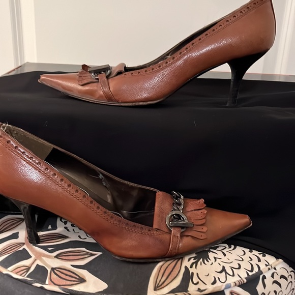 Stuart Weitzman Spectator-style Kitten Heel - Picture 3 of 10